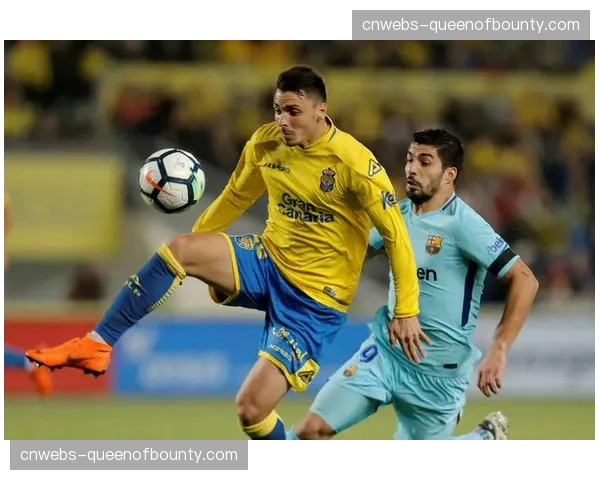 佛罗伦萨2-1逆转萨勒尼塔纳，下半场变阵“4-2-3-1”成转折点。