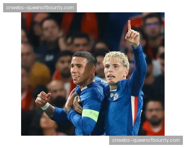 瞬间聚焦:穆里尼奥在场边大声呼喊,指挥防守队员排列人墙 瞬间聚焦:穆里尼奥在场边大声呼喊,指挥防守队员排列人墙